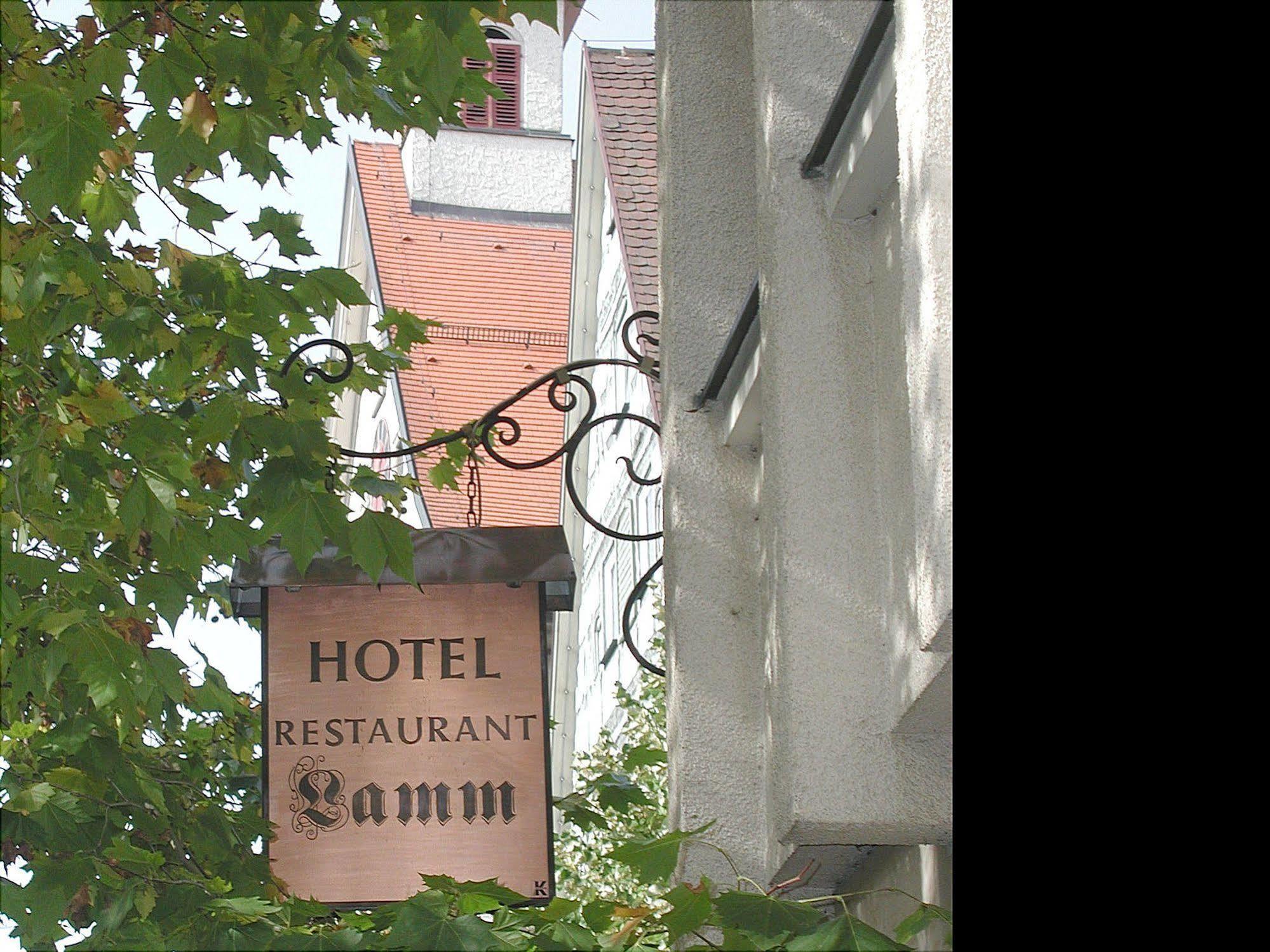 ホテル ウント レストラン ラム ギーンゲン・アン・デア・ブレンツ エクステリア 写真
